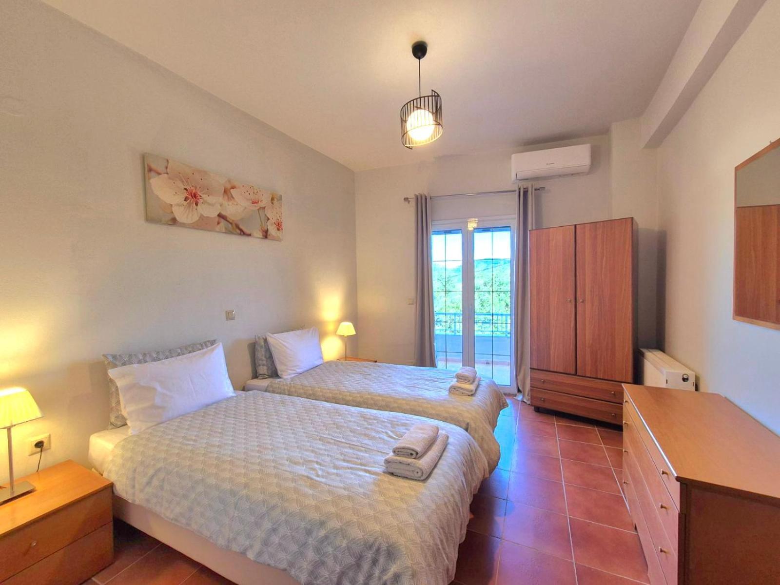 J&B Countryside Life Apartment Agios Matthaios  Luaran gambar