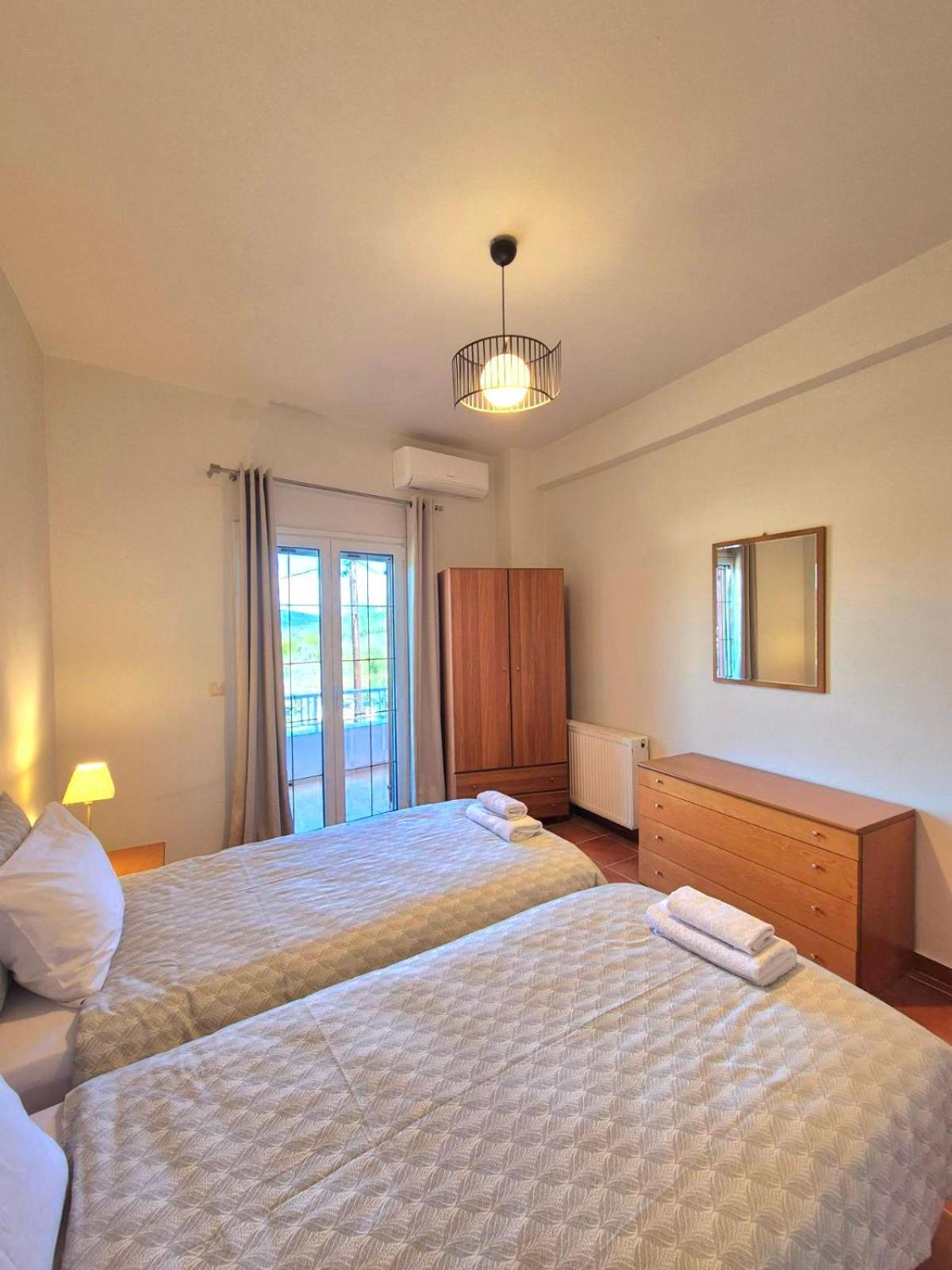 J&B Countryside Life Apartment Agios Matthaios  Luaran gambar