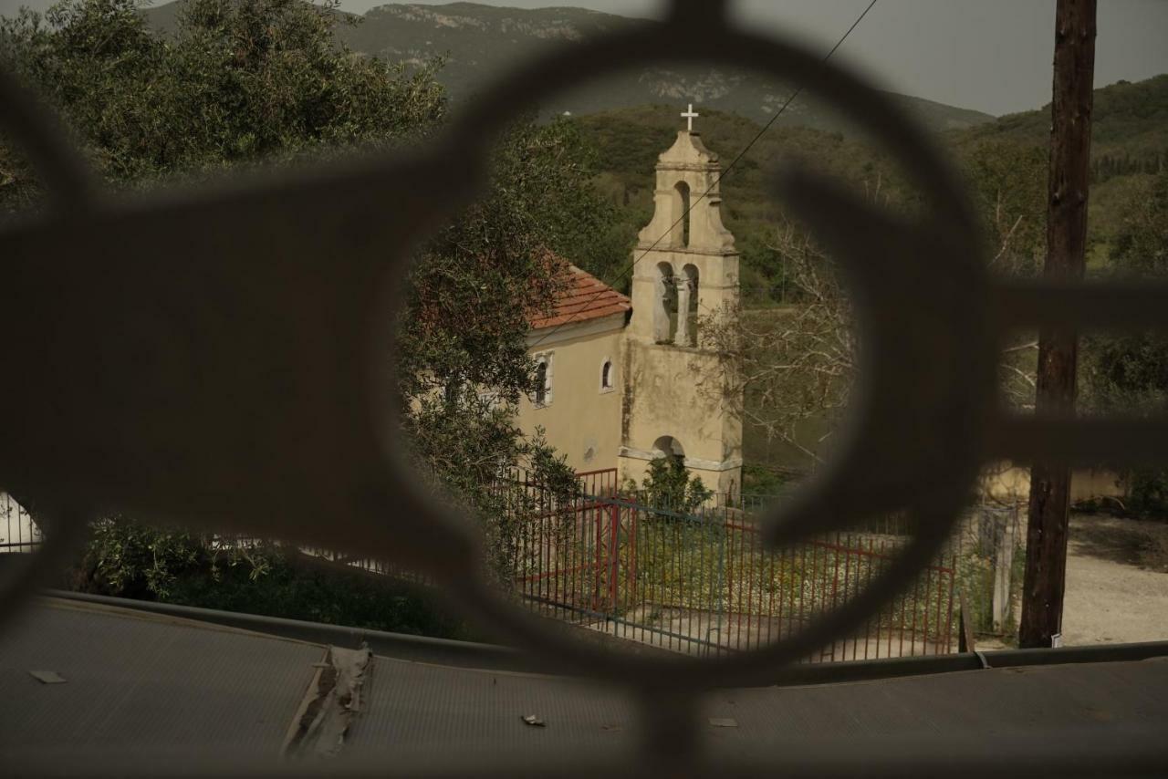 J&B Countryside Life Apartment Agios Matthaios  Luaran gambar