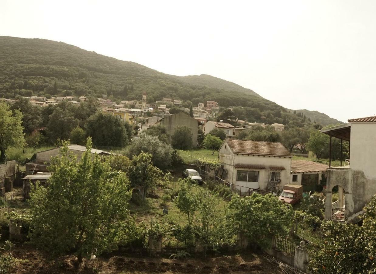 J&B Countryside Life Apartment Agios Matthaios  Luaran gambar