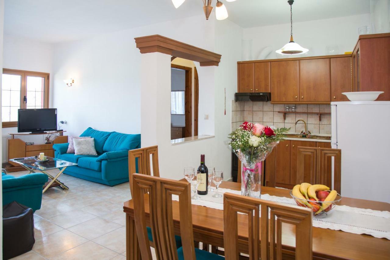 J&B Countryside Life Apartment Agios Matthaios  Luaran gambar